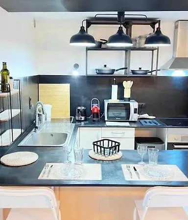 Logement Moderne Au Coeur Du Village Apartment *