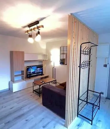 Logement Moderne Au Coeur Du Village Apartment Saint-Georges-de-Luzencon